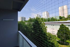 Síť proti holubům - balkon